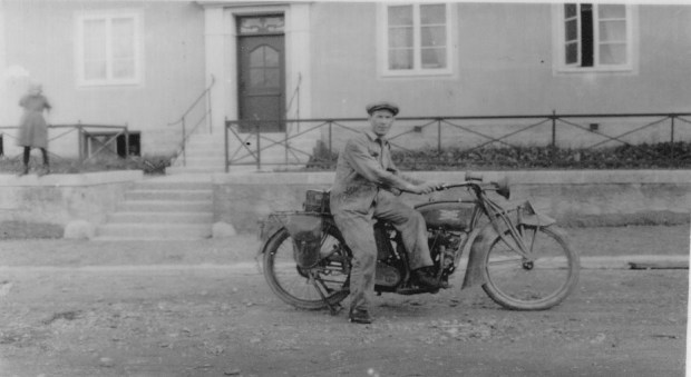 Martin Fredriksson and Elsa to the left